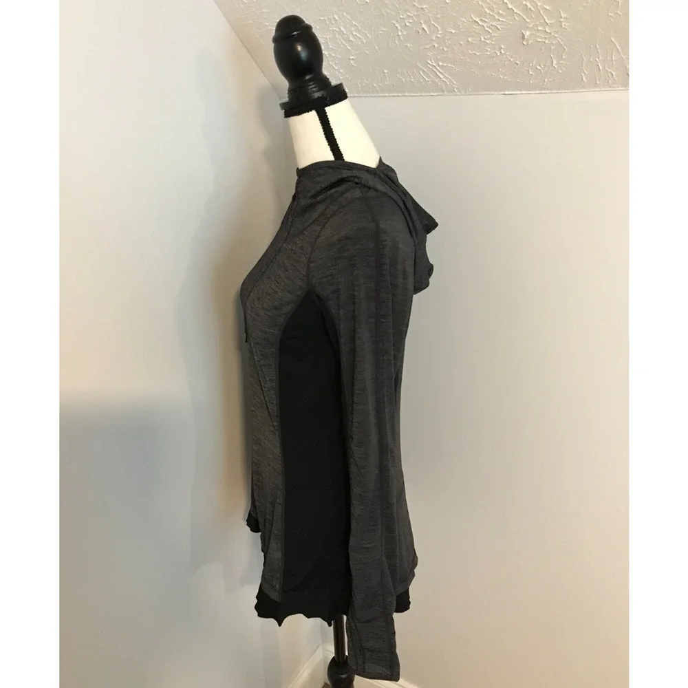 Lululemon Run in the Sun Hoodie 6 Black UPF Pullover Thumbholes